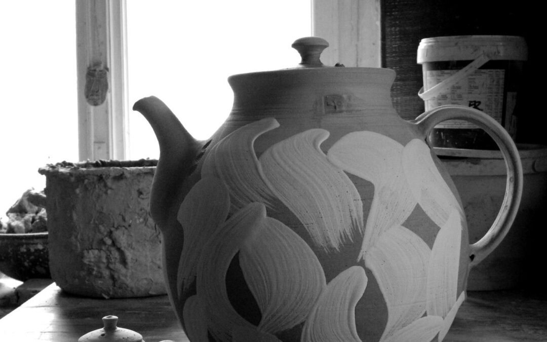 🔥Víkend čajové keramiky – točení na kruhu pro lehce pokročilé i zkušené točíře + výpal v dřevopeci (28.2. – 1 3. 2026)